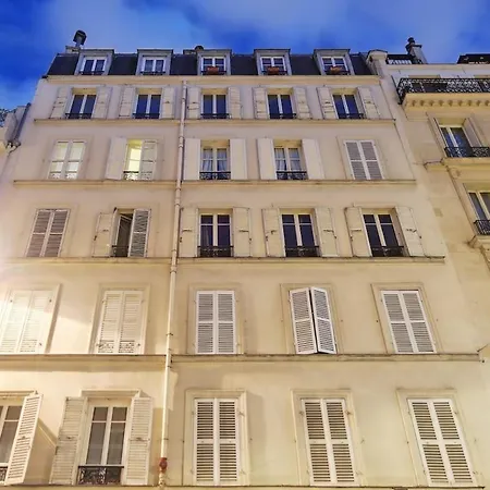 Elegant Bright In Prestigious 7th Arrondissement Paris