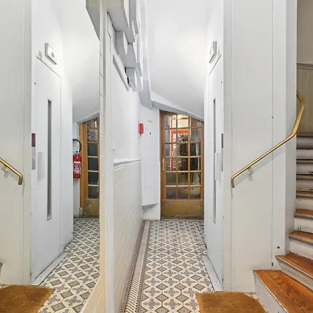 Elegant Bright In Prestigious 7th Arrondissement Apartment Paris