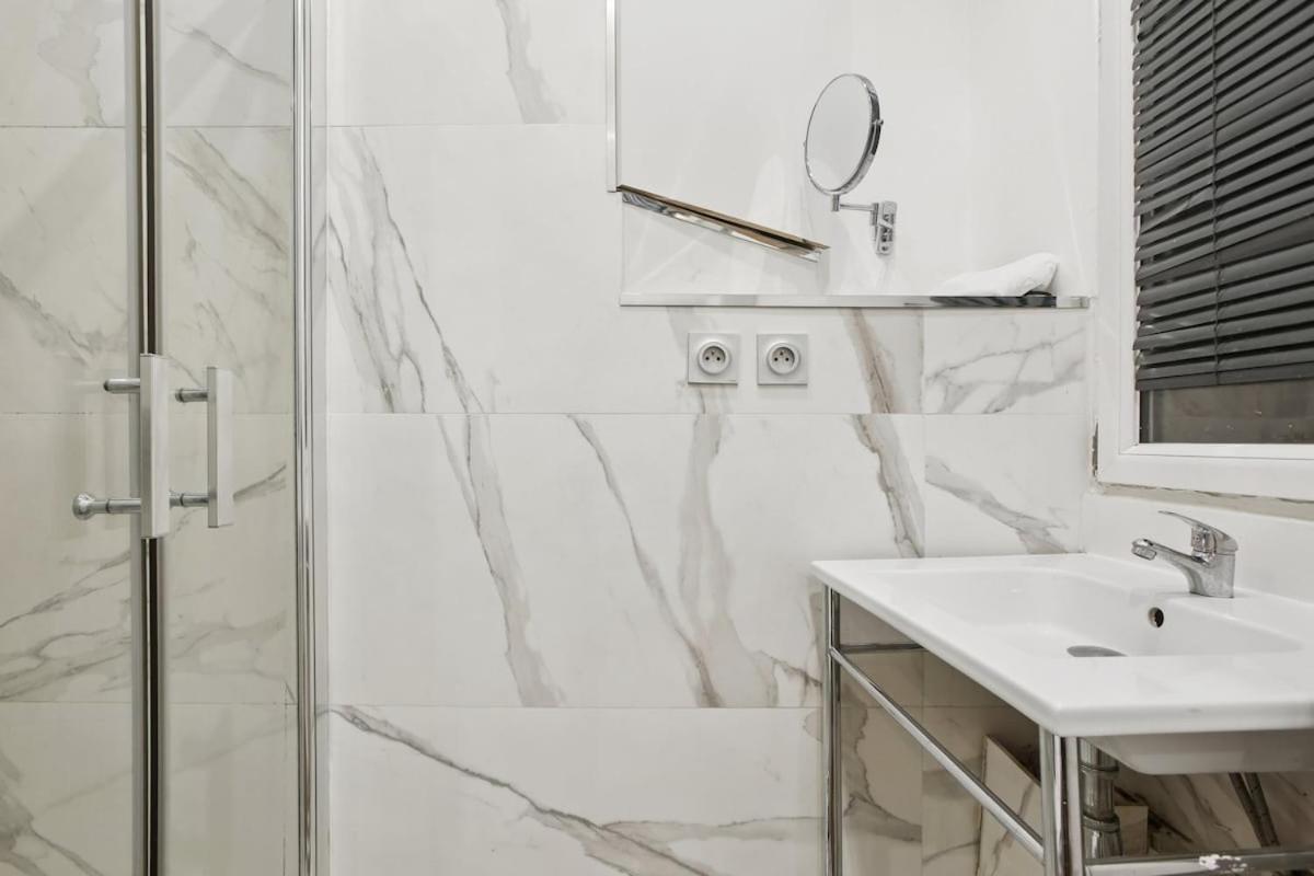 Elegant Bright In Prestigious 7th Arrondissement Apartment Paris